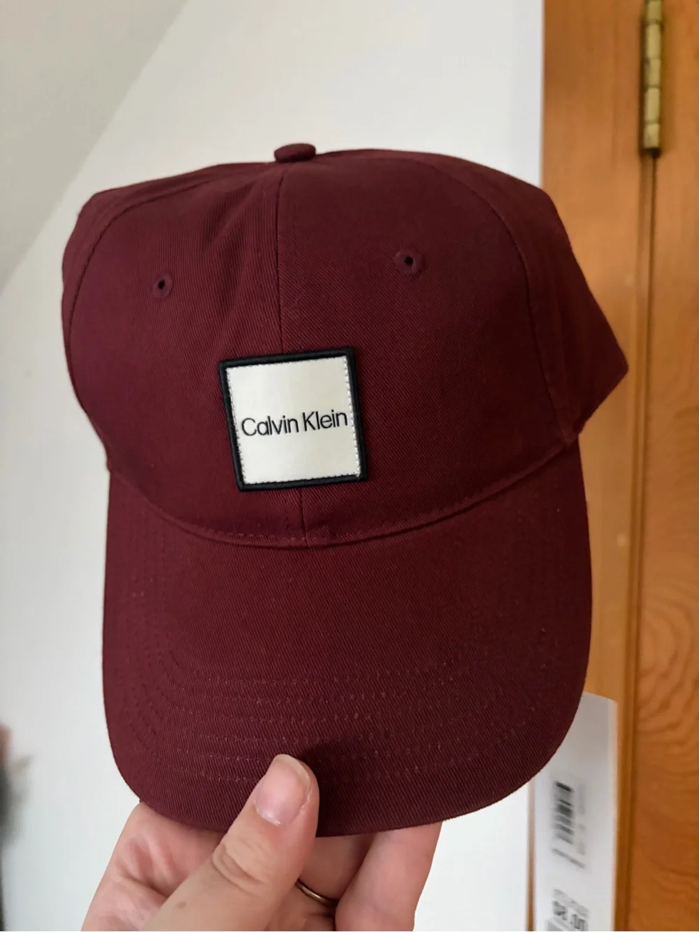 Calvin Klein 100% cotton baseball Hat in burgundy / maroon one size NWT